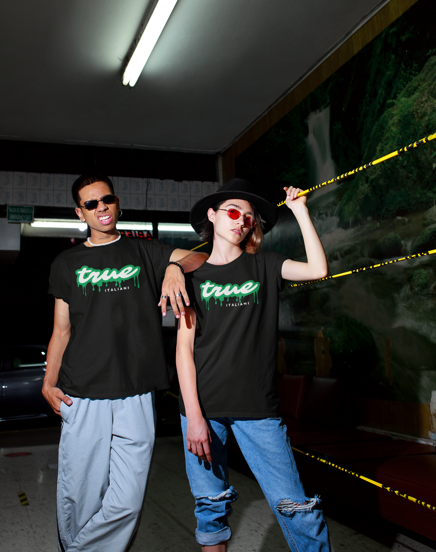 Il Verde E Il Bianco Unisex Drip Tee