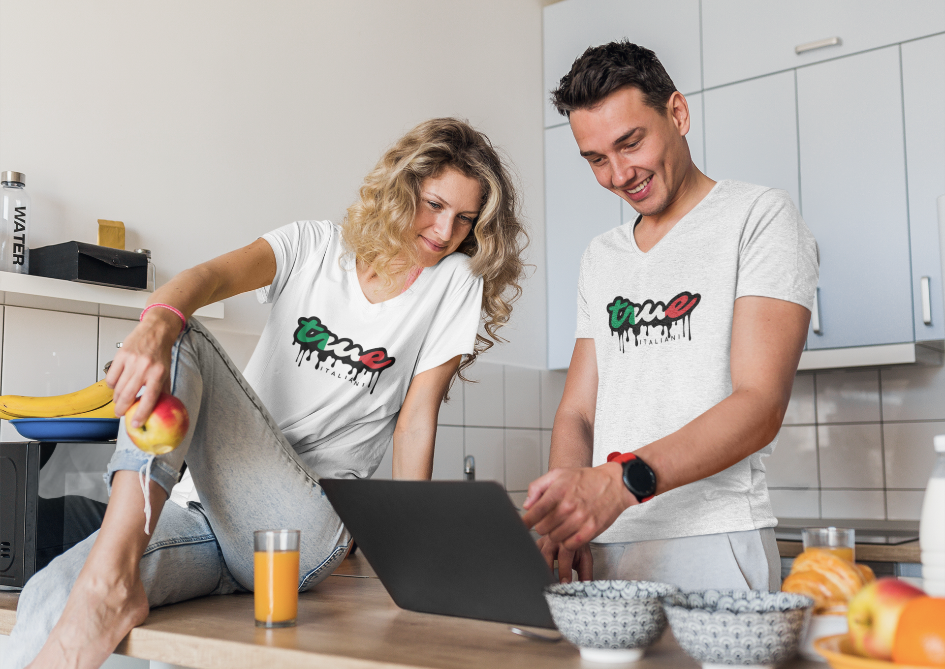La Italia Drip Unisex V-Neck Tee